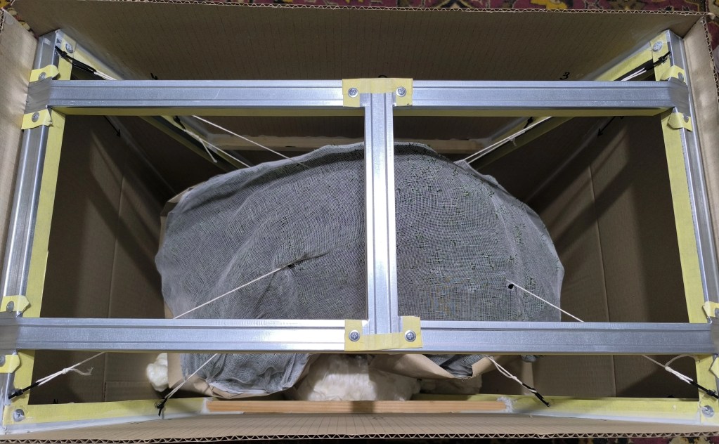 Пакування, кріплення всередині коробки великого Бонсай дерева 50 см.